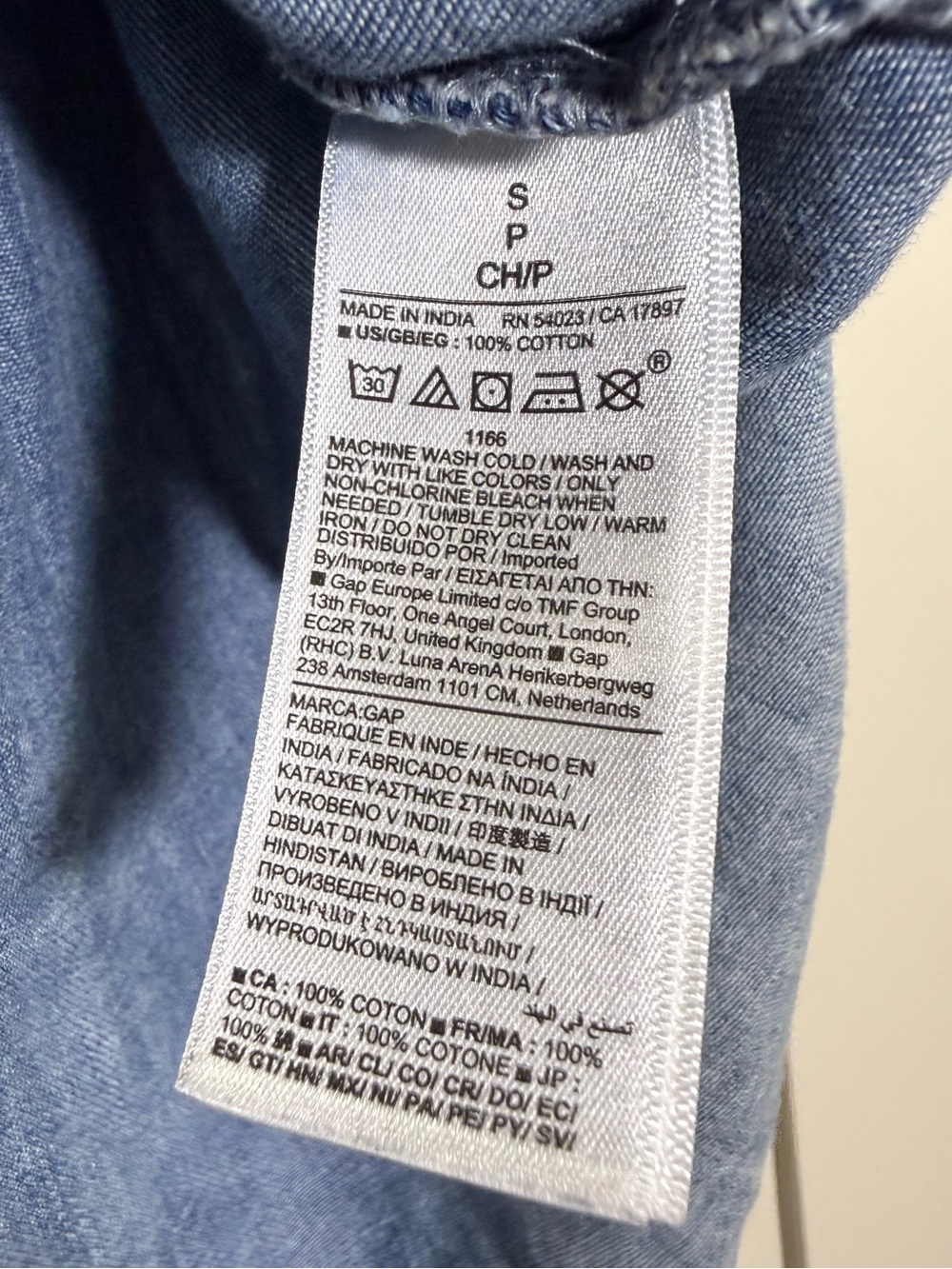 GAP Puff Sleeve Ruffle Denim Shirt Button Down Top Light Wash Indigo Size Medium - Picture 9 of 11